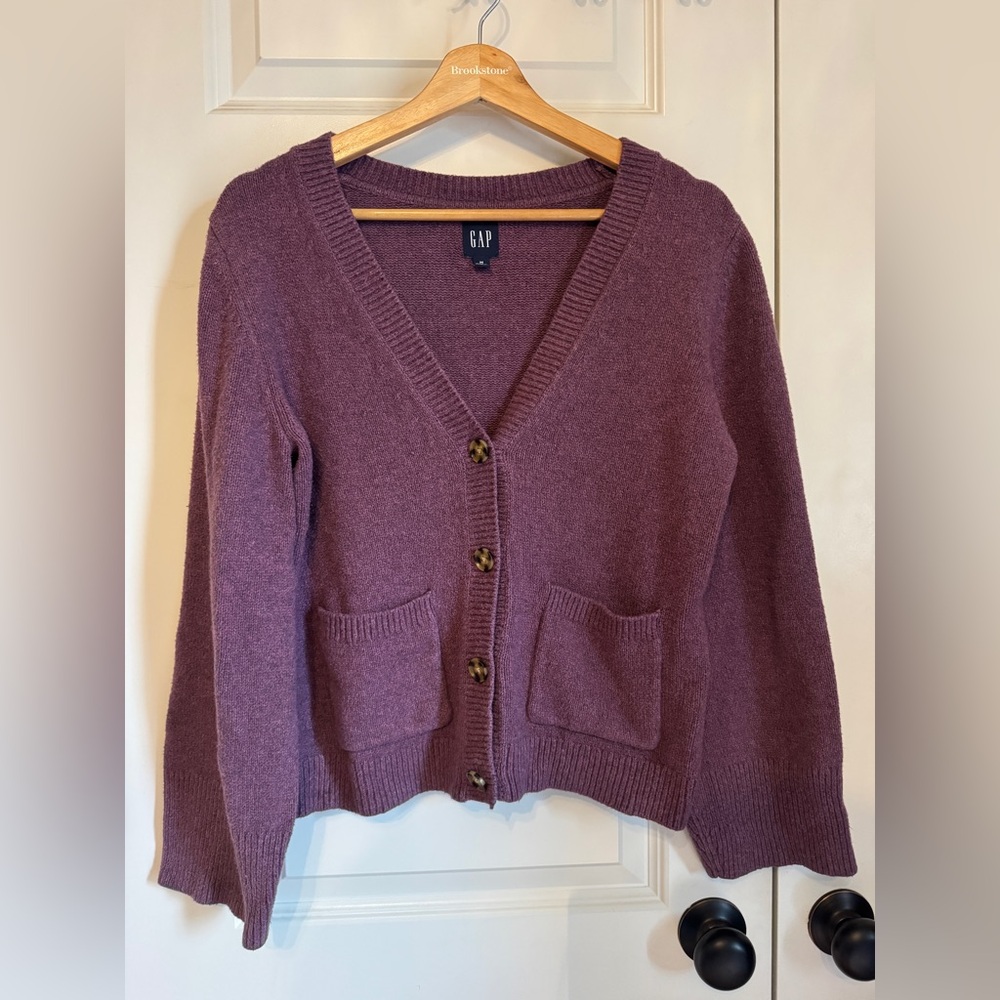 GAP Plum V-Neck Button Pocket Cardigan Cozy Sweater Womens Size M